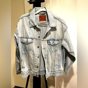 Levi’s light wash denim slightly oversized jacket size S